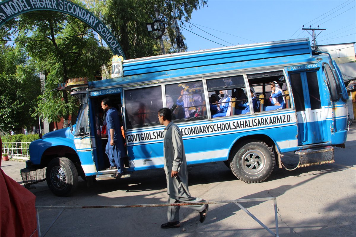 Keşmir'de okullar, ateşkesin ardından yeniden açıldı