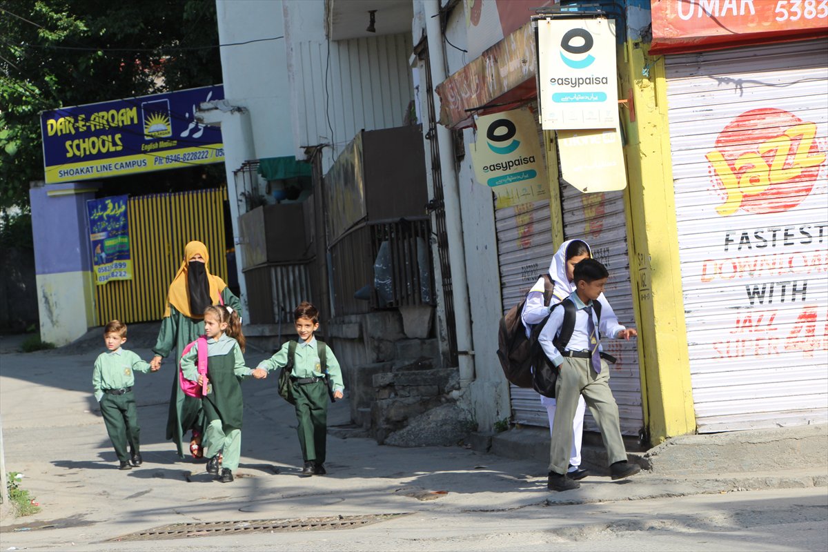 Keşmir'de okullar, ateşkesin ardından yeniden açıldı