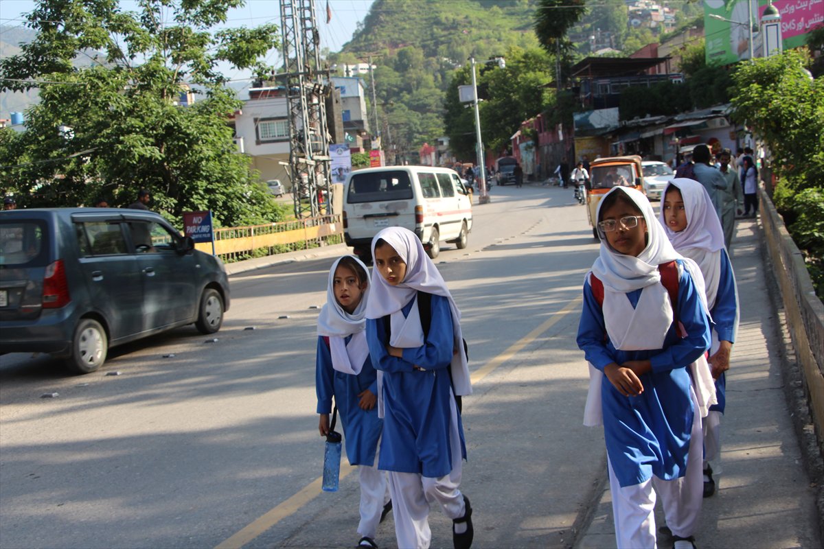 Keşmir'de okullar, ateşkesin ardından yeniden açıldı