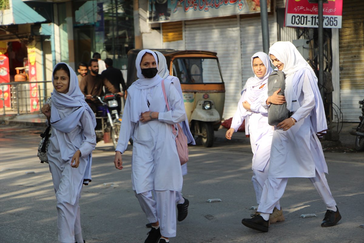 Keşmir'de okullar, ateşkesin ardından yeniden açıldı