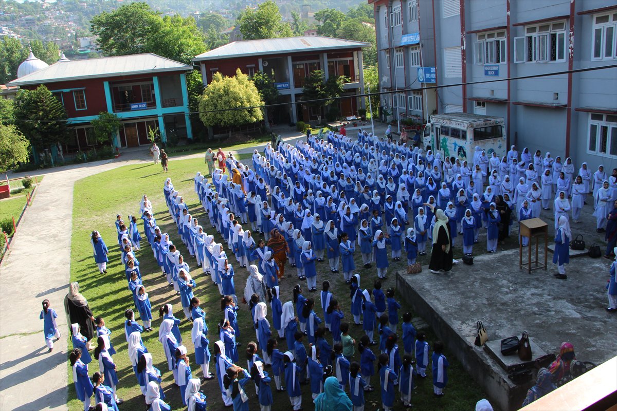 Keşmir'de okullar, ateşkesin ardından yeniden açıldı