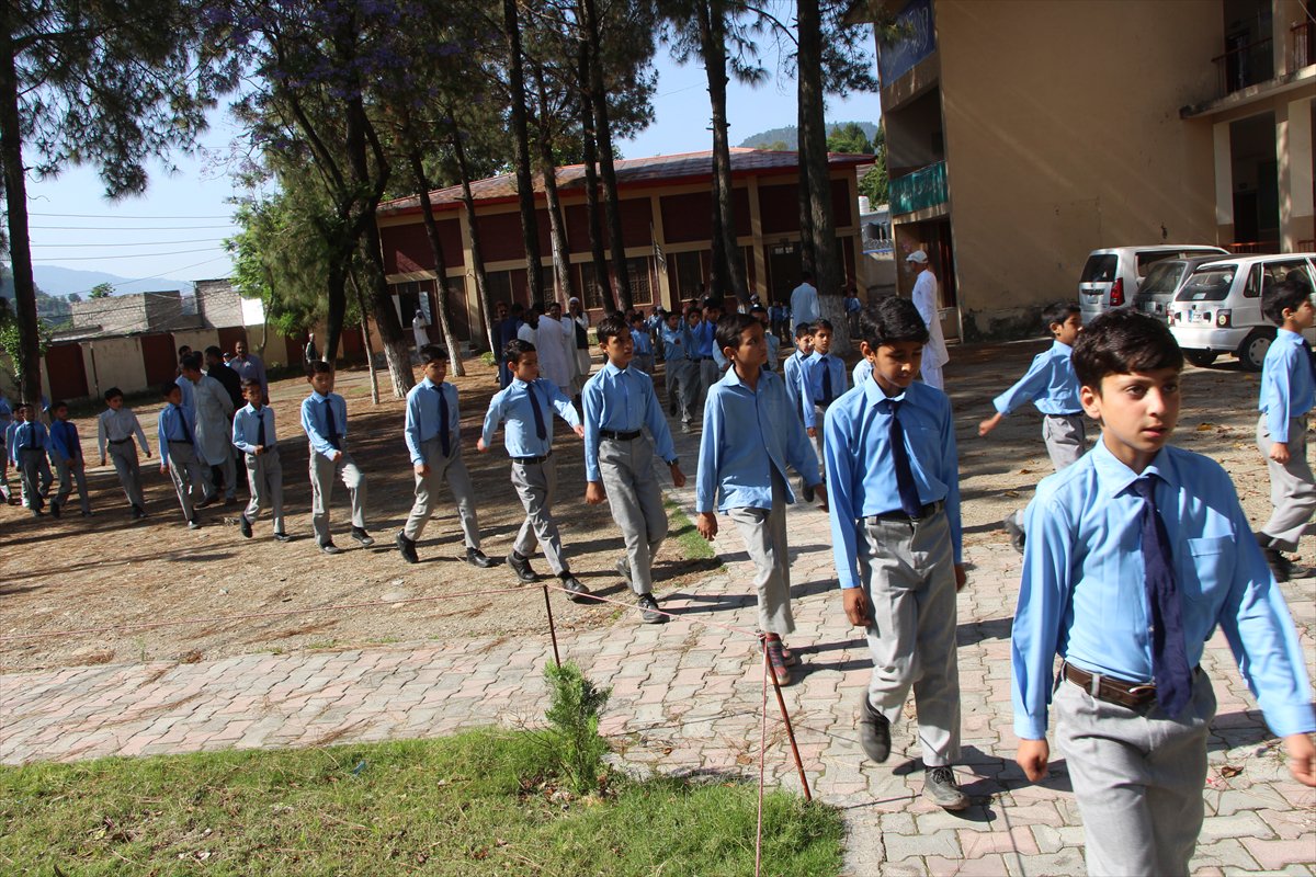 Keşmir'de okullar, ateşkesin ardından yeniden açıldı