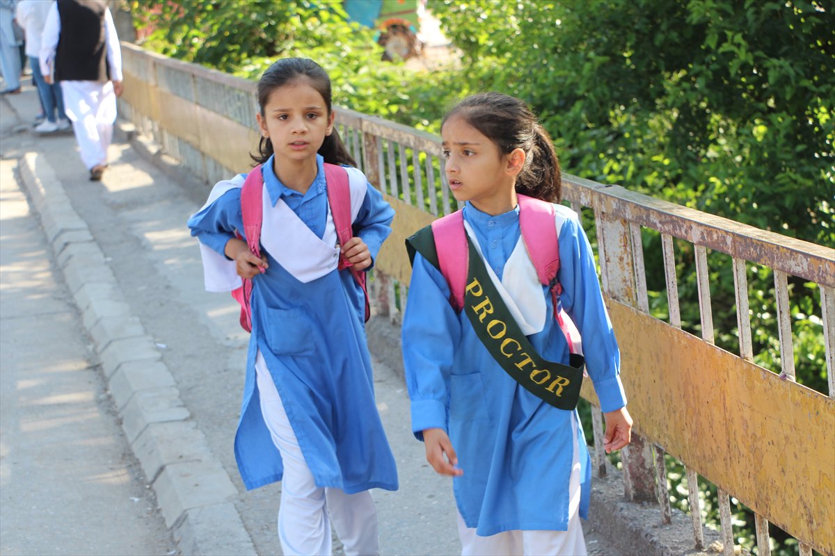 Keşmir'de okullar, ateşkesin ardından yeniden açıldı