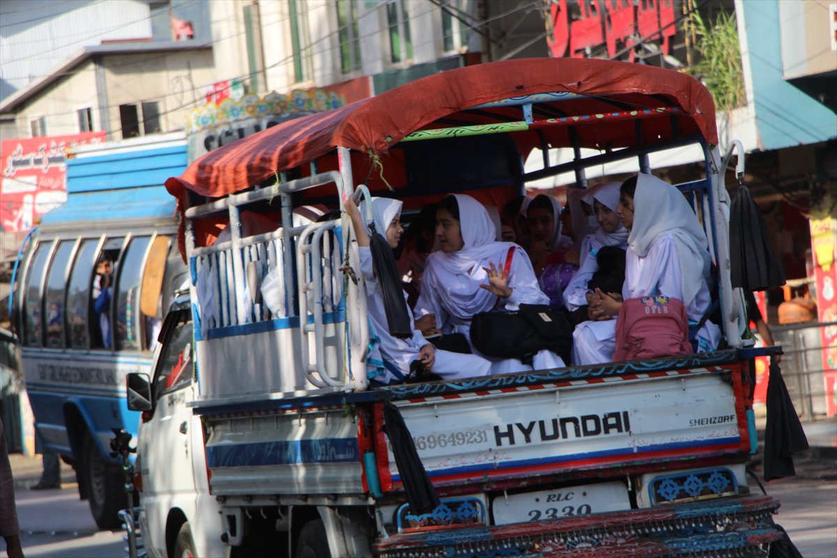 Keşmir'de okullar, ateşkesin ardından yeniden açıldı