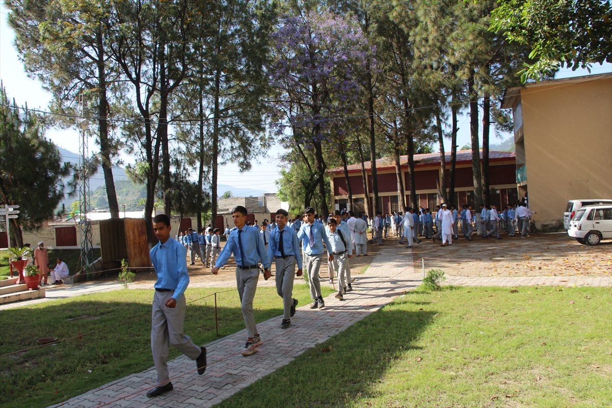 Keşmir'de okullar, ateşkesin ardından yeniden açıldı