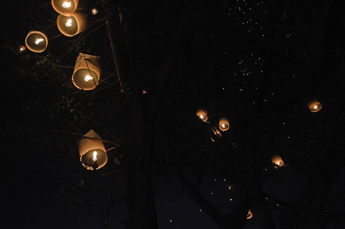 Endonezya'da Waisak Fener Festivali'nde gökyüzü ışıldadı