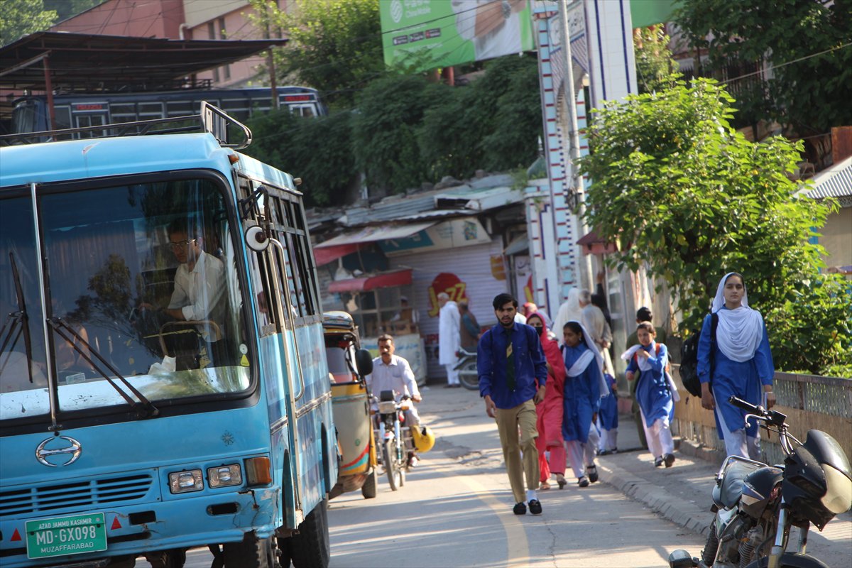 Keşmir'de okullar, ateşkesin ardından yeniden açıldı