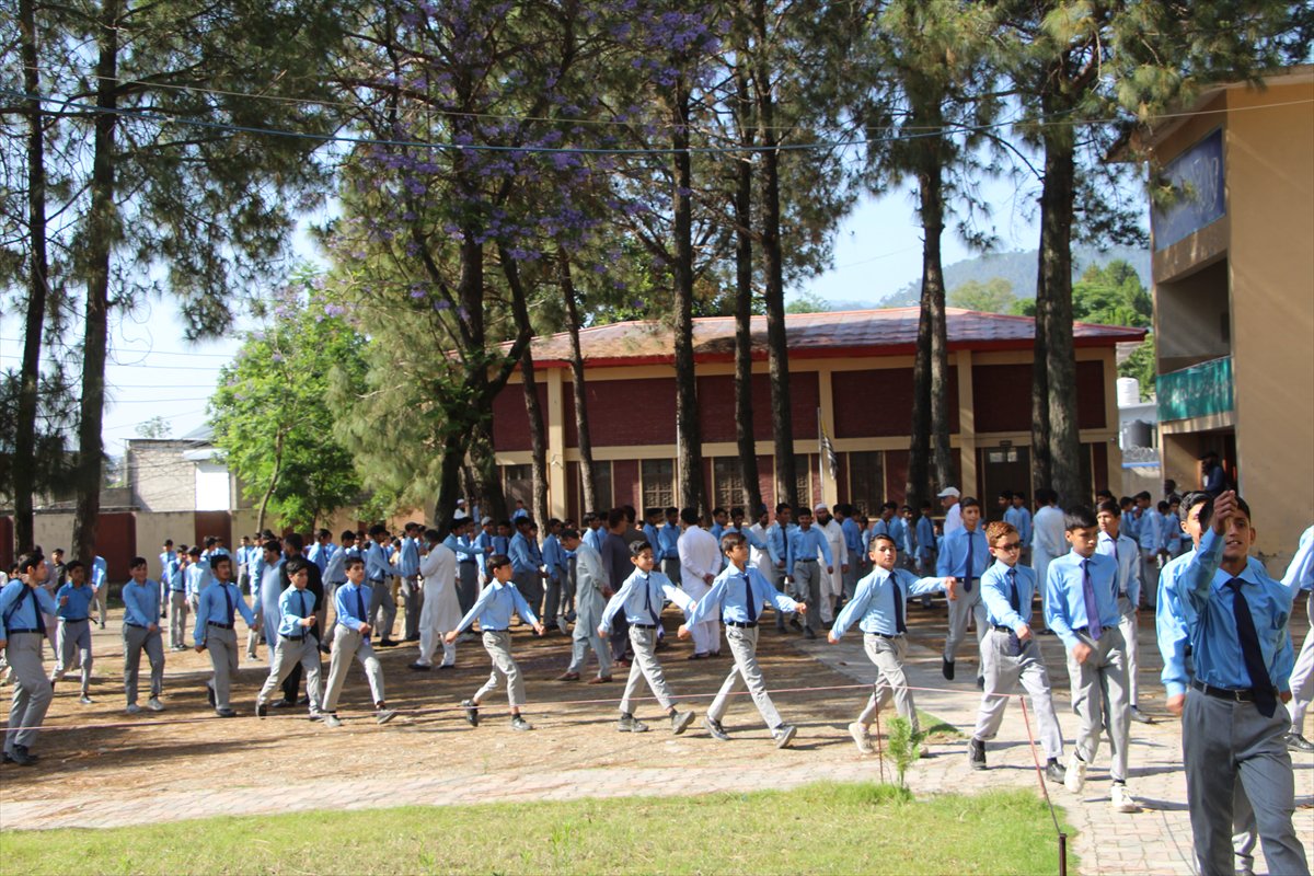 Keşmir'de okullar, ateşkesin ardından yeniden açıldı