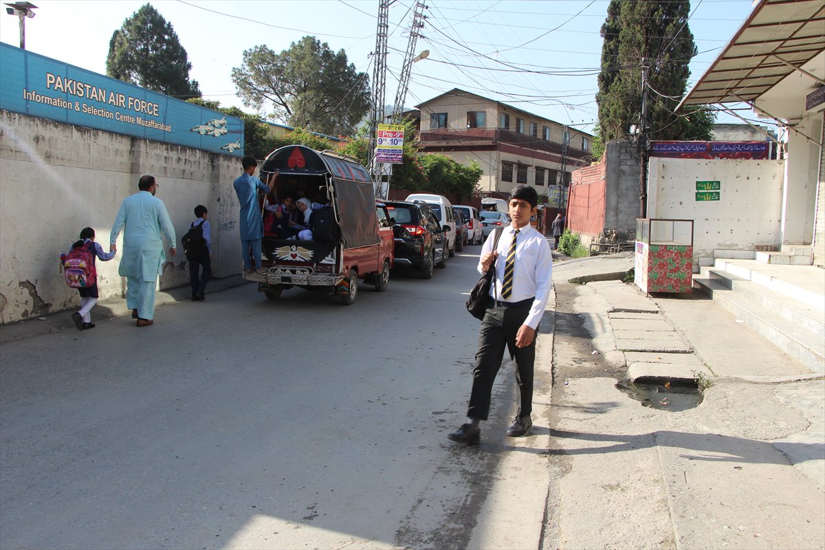 Keşmir'de okullar, ateşkesin ardından yeniden açıldı