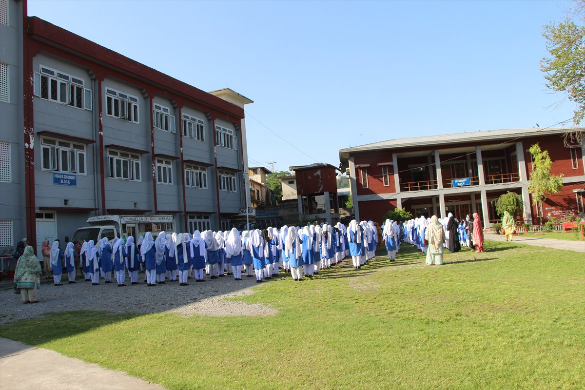 Keşmir'de okullar, ateşkesin ardından yeniden açıldı