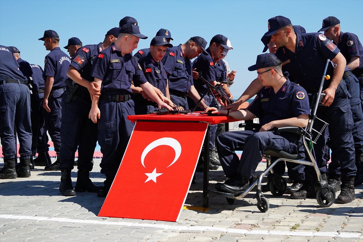Engelliler bir günlüğüne askerlik sevinci yaşadı