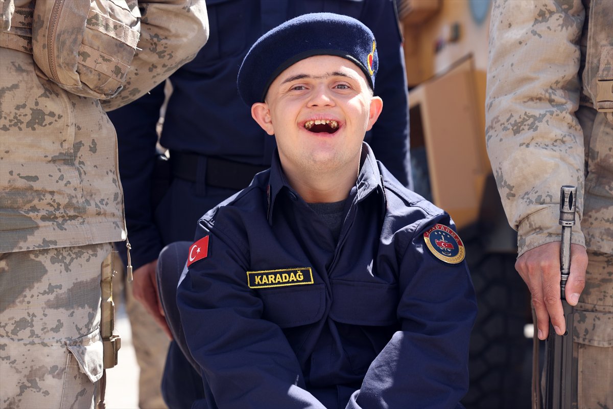 Engelliler bir günlüğüne askerlik sevinci yaşadı