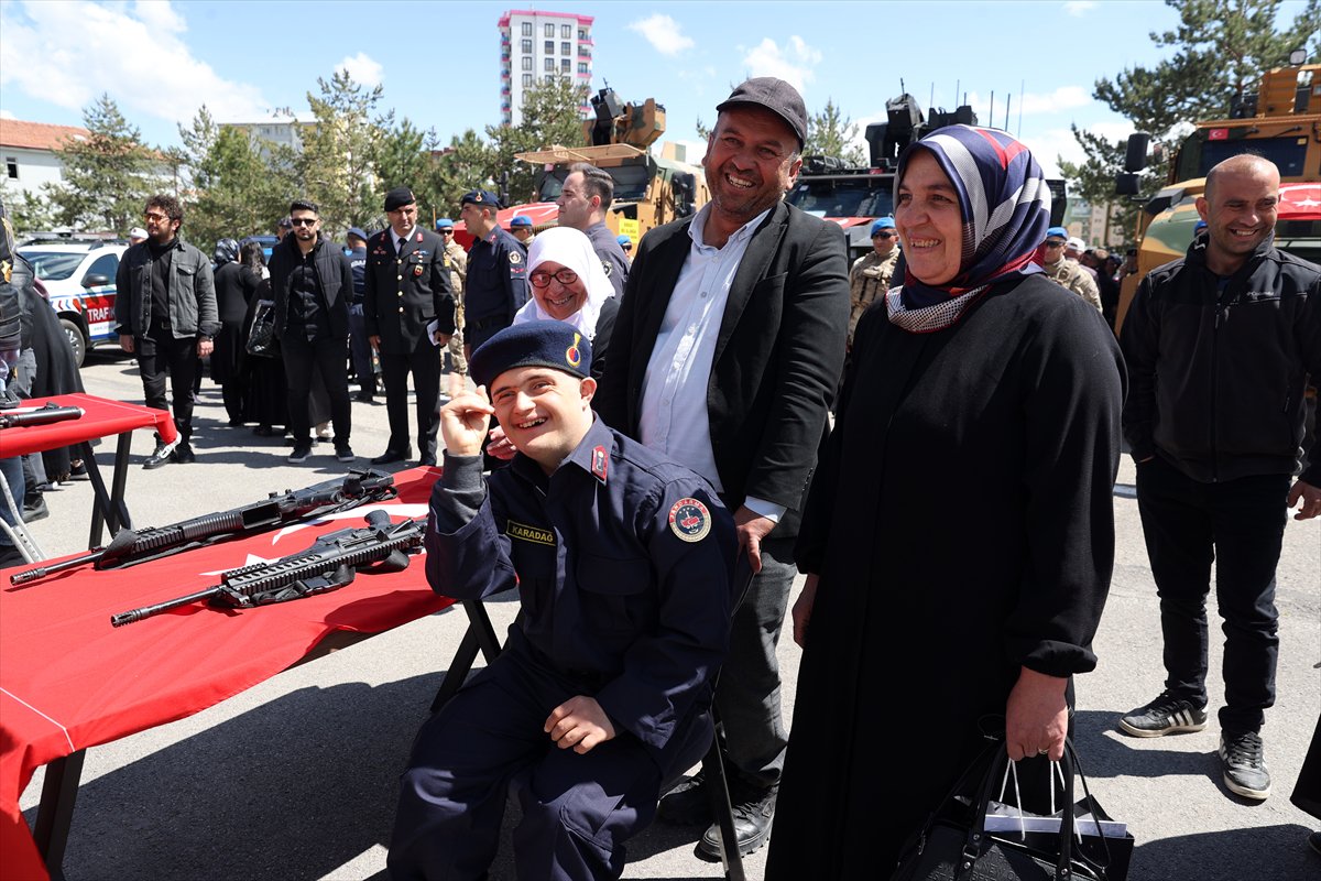 Engelliler bir günlüğüne askerlik sevinci yaşadı