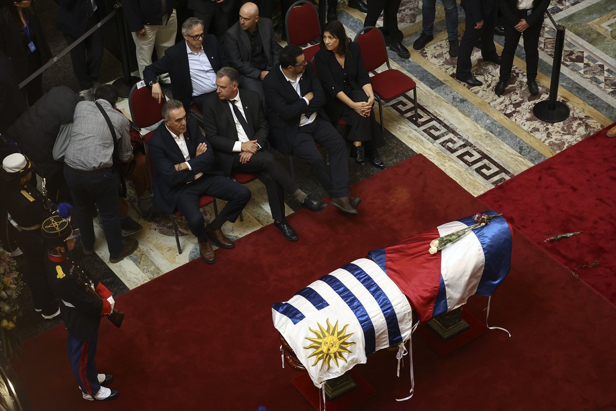 Uruguay'da hayatını kaybeden eski Devlet Başkanı Jose Mujica, defnedildi