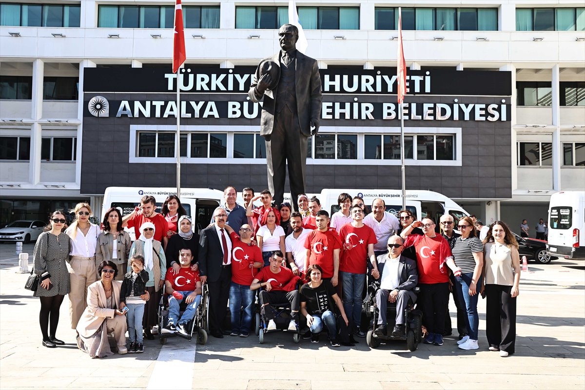 Engelliler bir günlüğüne askerlik sevinci yaşadı