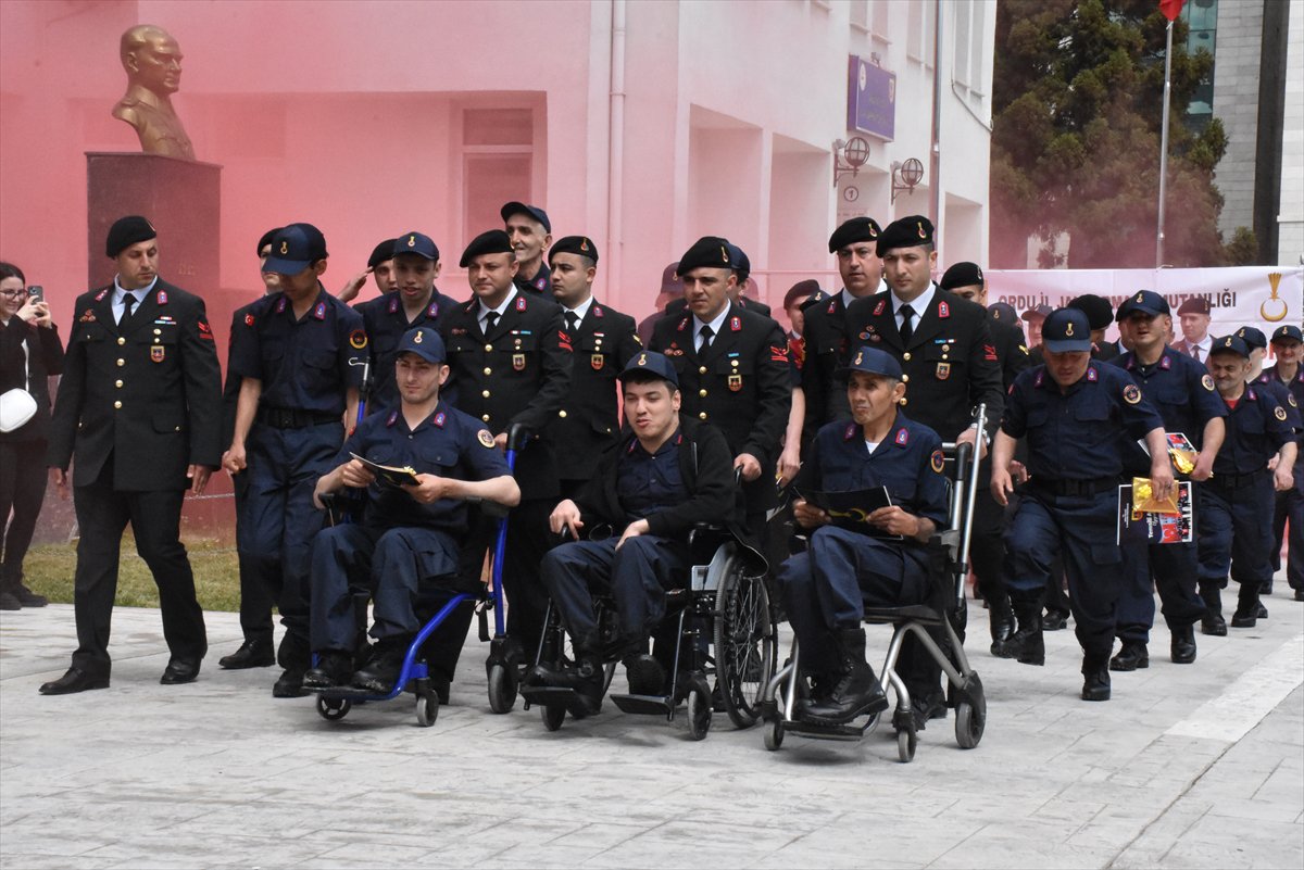 Engelliler bir günlüğüne askerlik sevinci yaşadı