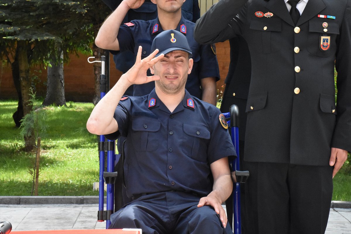 Engelliler bir günlüğüne askerlik sevinci yaşadı