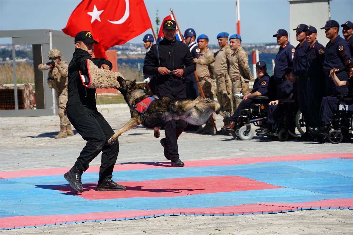 Engelliler bir günlüğüne askerlik sevinci yaşadı