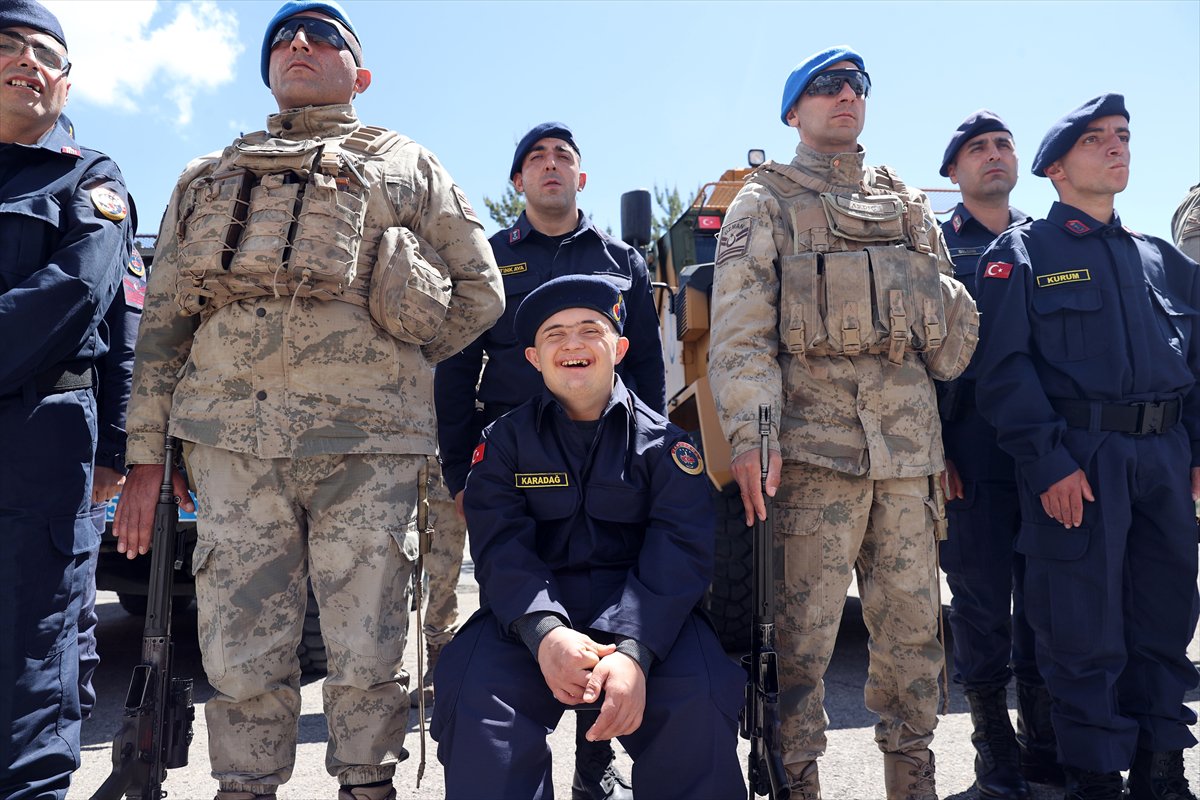 Engelliler bir günlüğüne askerlik sevinci yaşadı