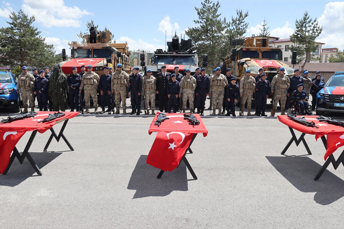 Engelliler bir günlüğüne askerlik sevinci yaşadı