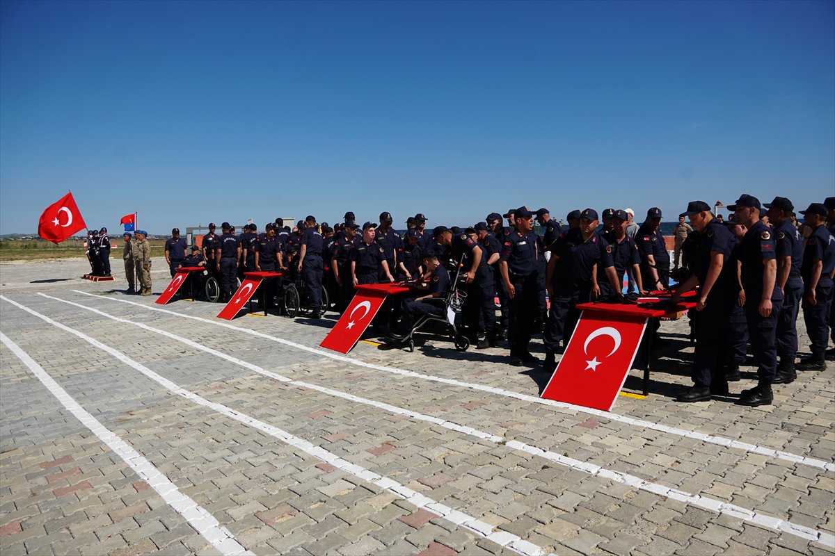 Engelliler bir günlüğüne askerlik sevinci yaşadı