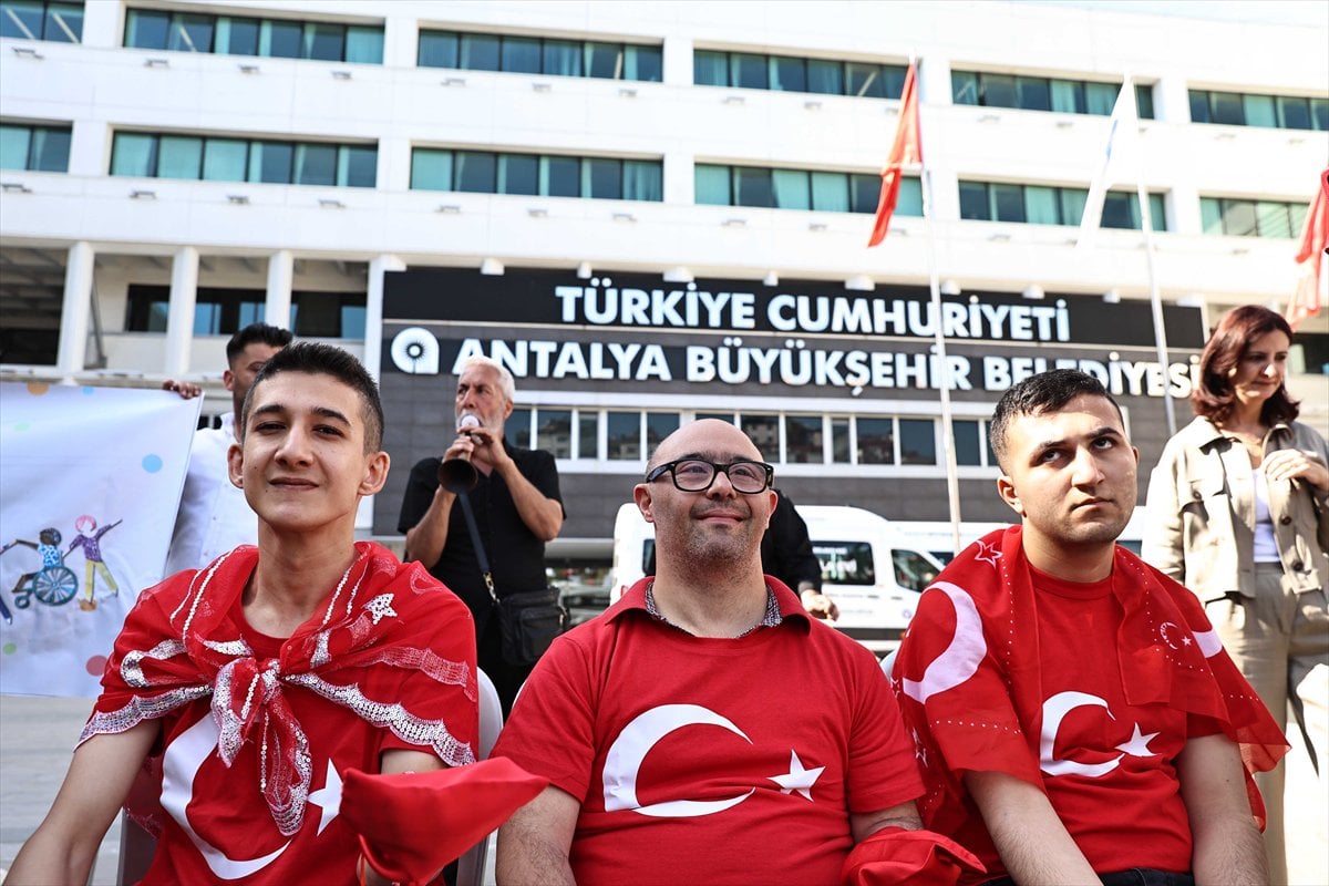 Engelliler bir günlüğüne askerlik sevinci yaşadı