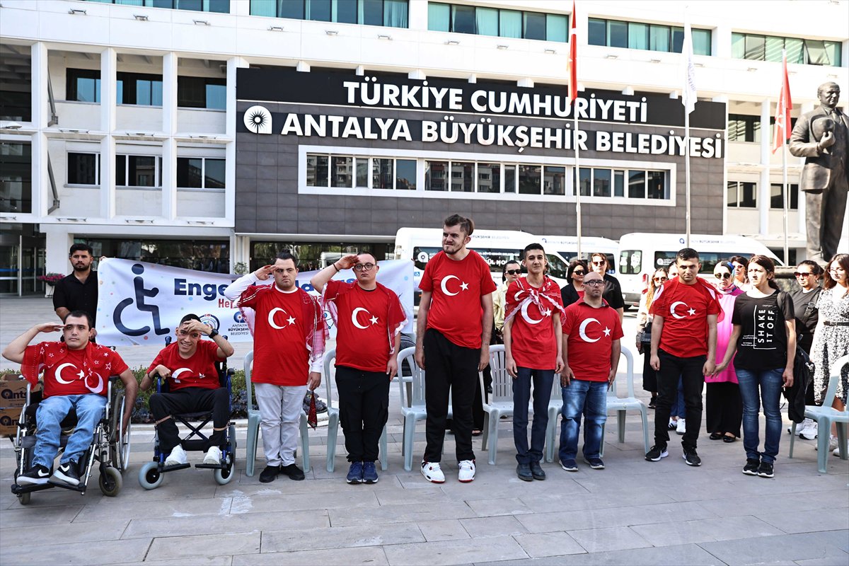 Engelliler bir günlüğüne askerlik sevinci yaşadı