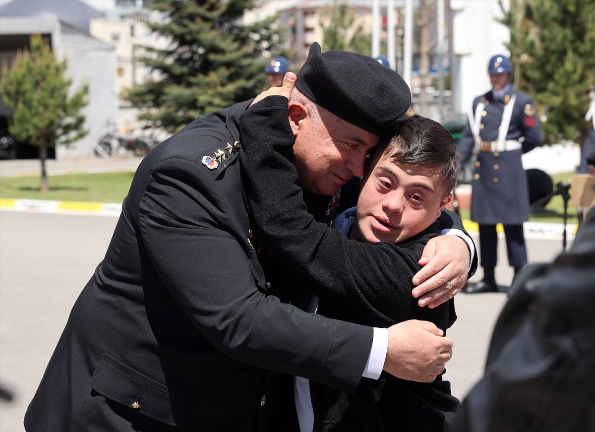 Engelliler bir günlüğüne askerlik sevinci yaşadı