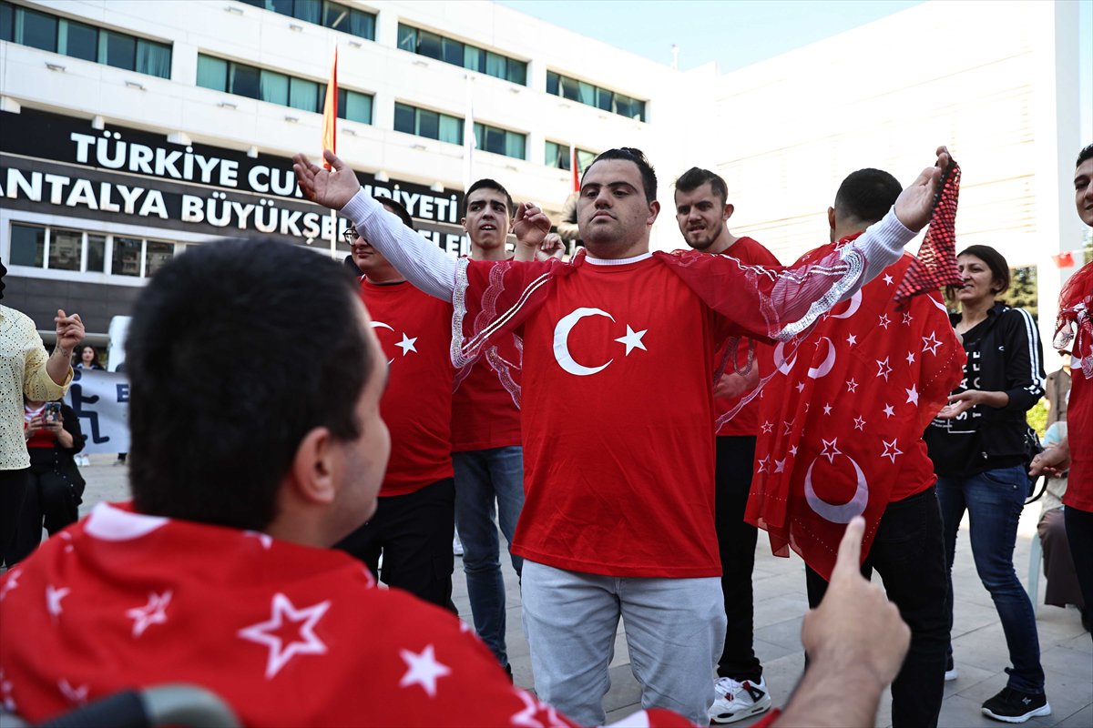 Engelliler bir günlüğüne askerlik sevinci yaşadı