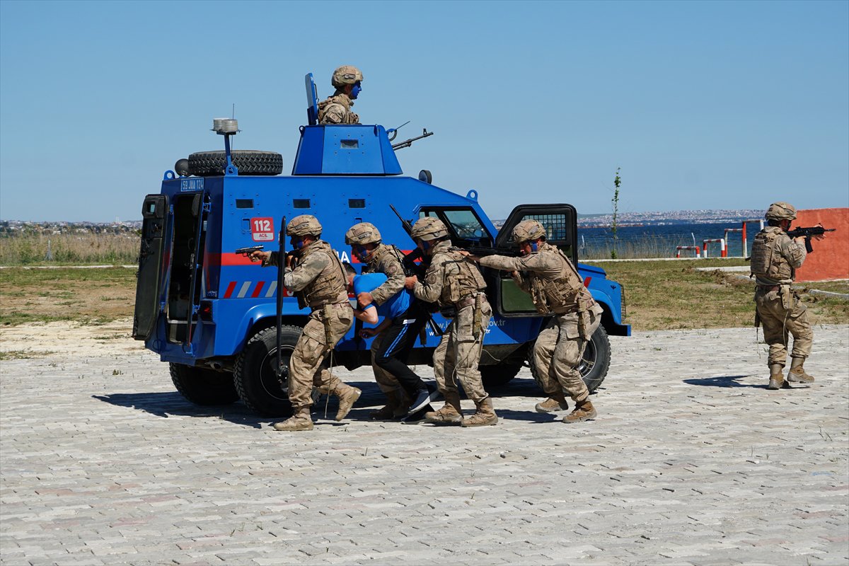 Engelliler bir günlüğüne askerlik sevinci yaşadı