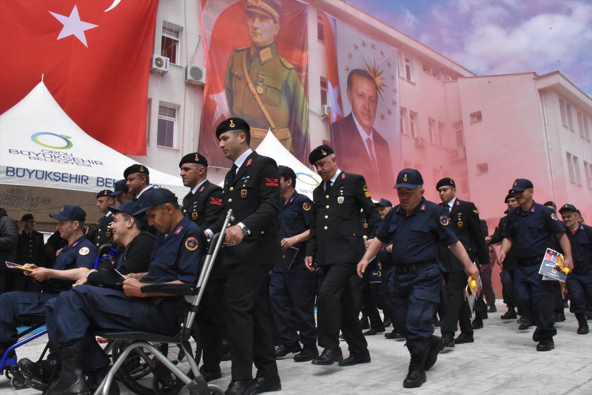 Engelliler bir günlüğüne askerlik sevinci yaşadı