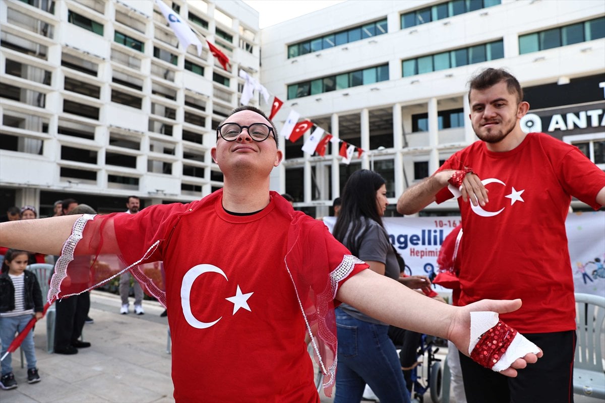 Engelliler bir günlüğüne askerlik sevinci yaşadı