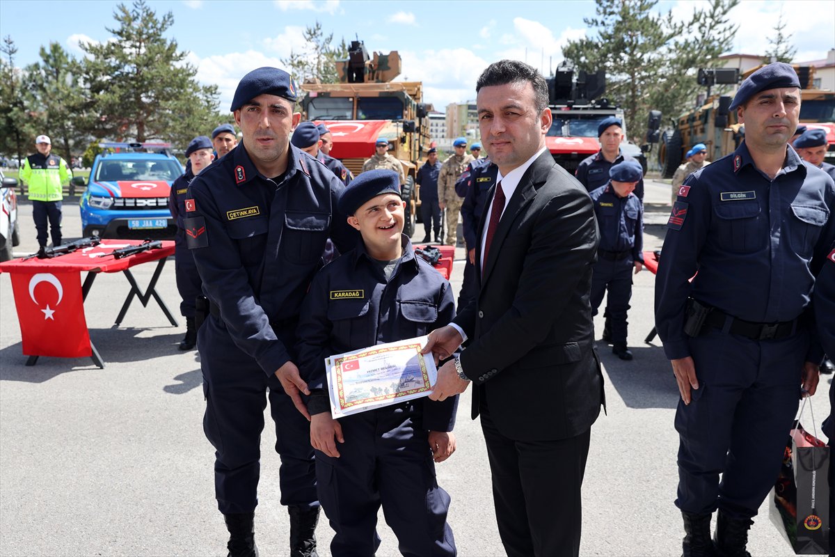 Engelliler bir günlüğüne askerlik sevinci yaşadı