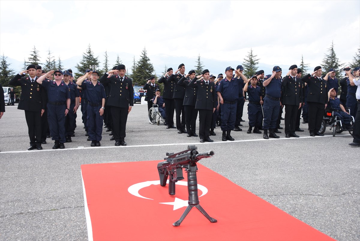 Engelliler bir günlüğüne askerlik sevinci yaşadı