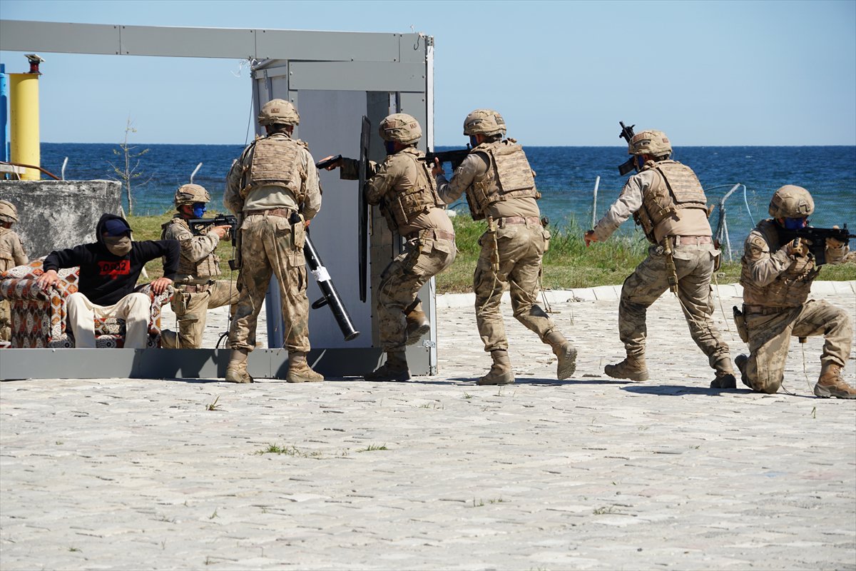 Engelliler bir günlüğüne askerlik sevinci yaşadı