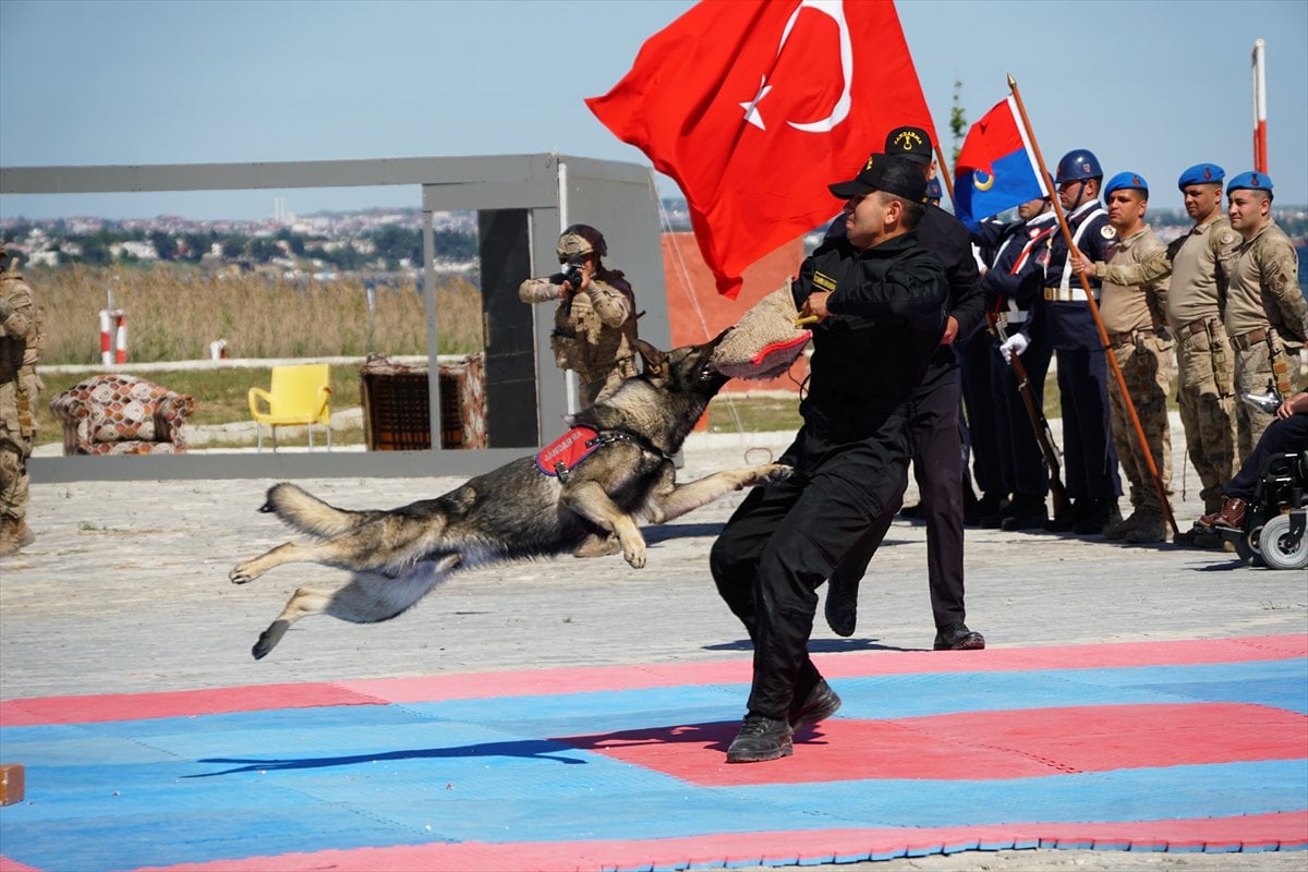Engelliler bir günlüğüne askerlik sevinci yaşadı