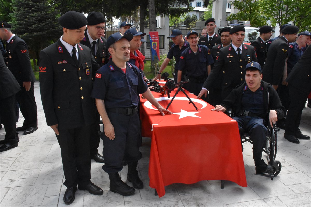 Engelliler bir günlüğüne askerlik sevinci yaşadı