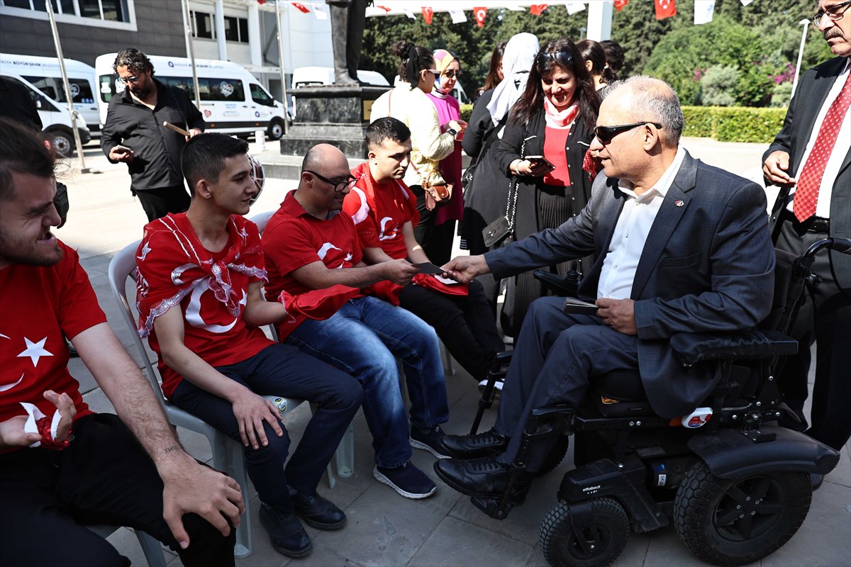 Engelliler bir günlüğüne askerlik sevinci yaşadı