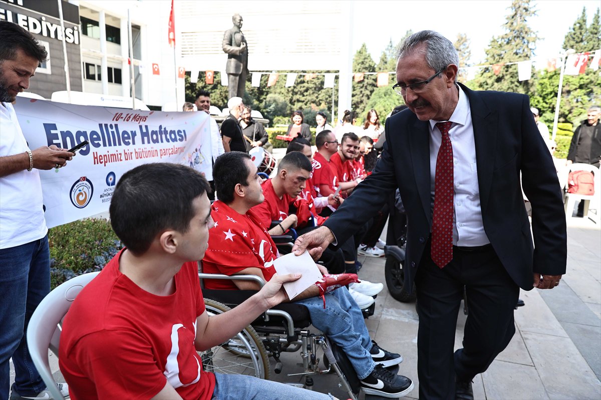 Engelliler bir günlüğüne askerlik sevinci yaşadı