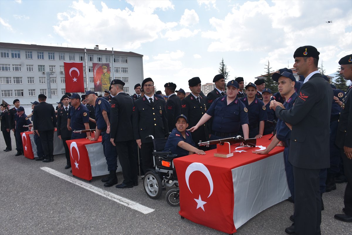 Engelliler bir günlüğüne askerlik sevinci yaşadı