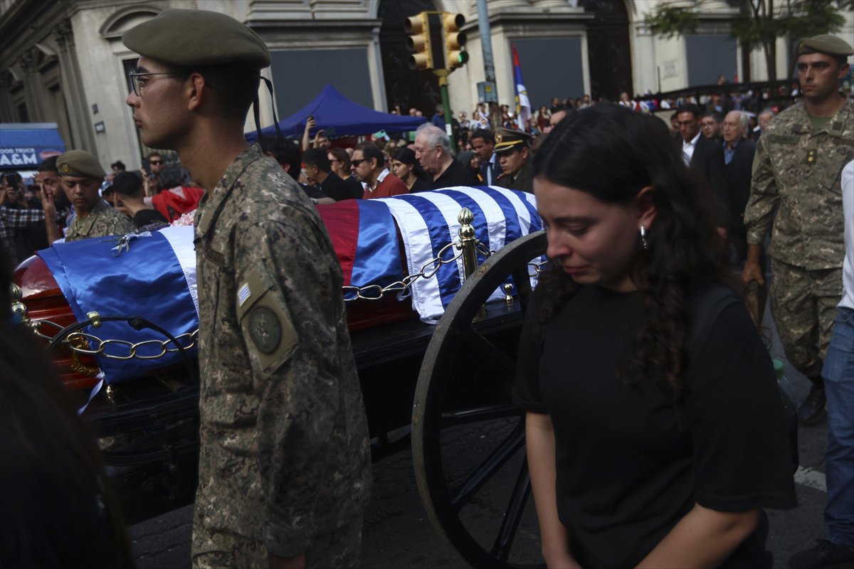 Uruguay'da hayatını kaybeden eski Devlet Başkanı Jose Mujica, defnedildi