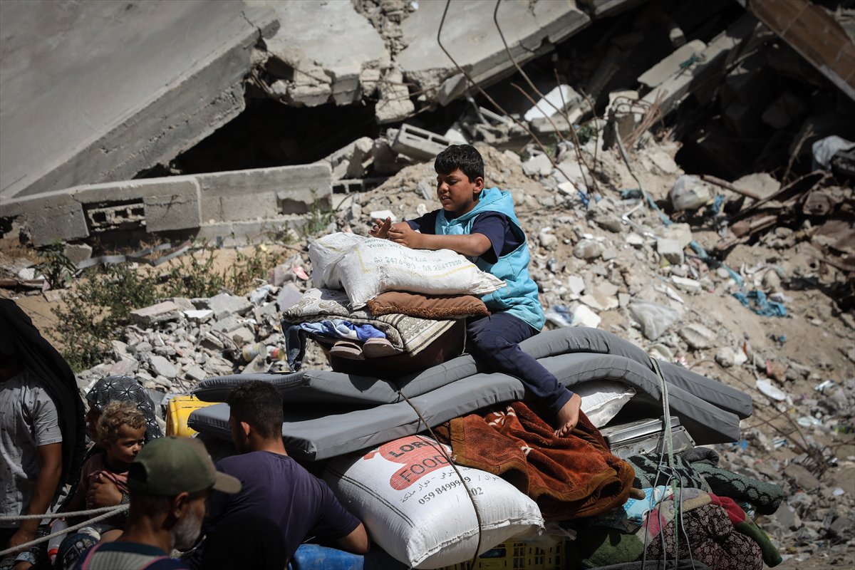 Gazze'de halk güvenli bölgelere göç etmeye başladı