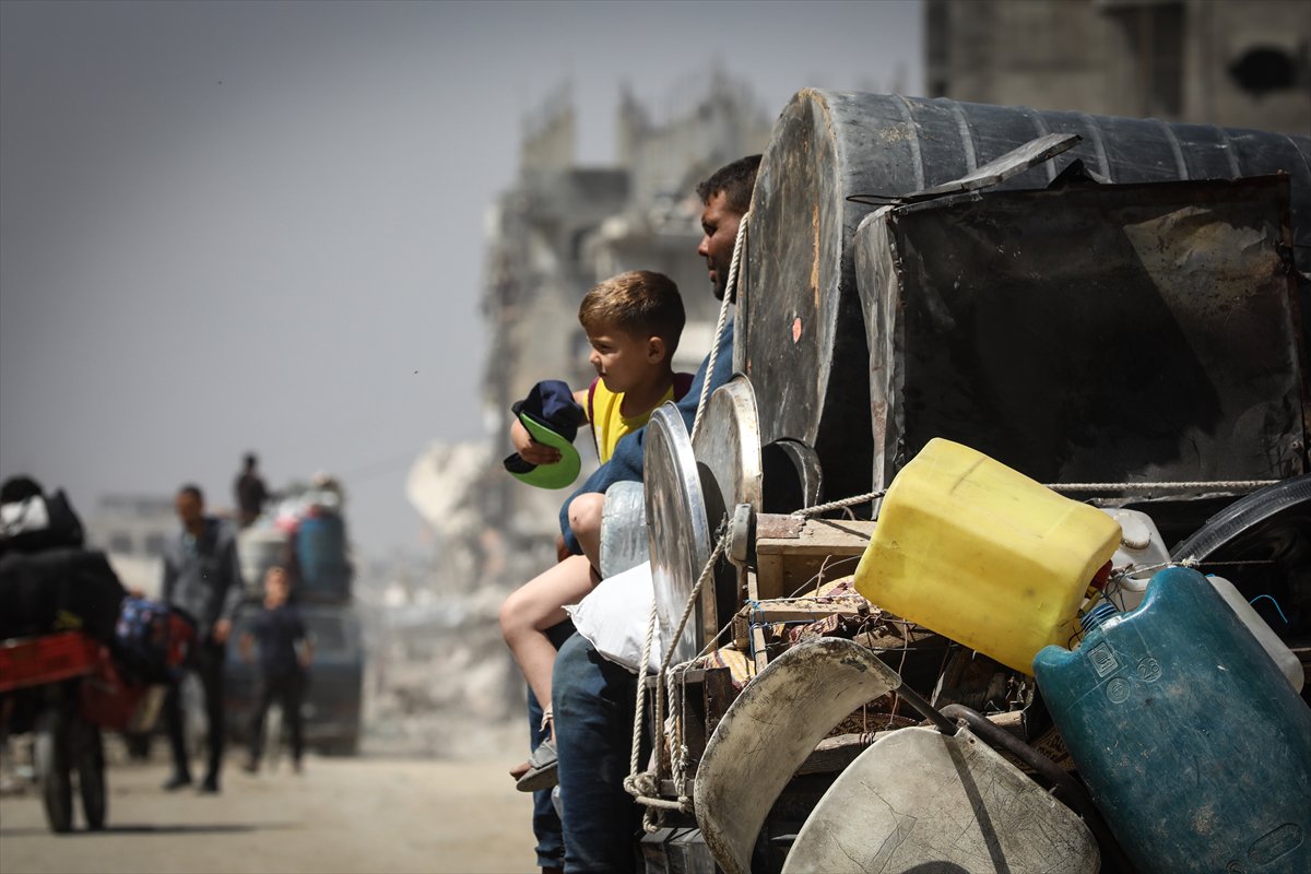 Gazze'de halk güvenli bölgelere göç etmeye başladı