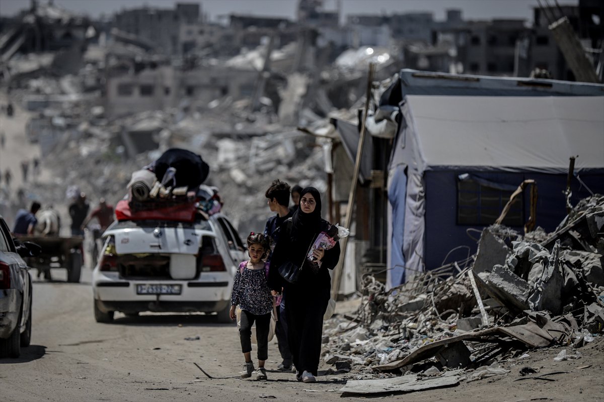 Gazze'de halk güvenli bölgelere göç etmeye başladı
