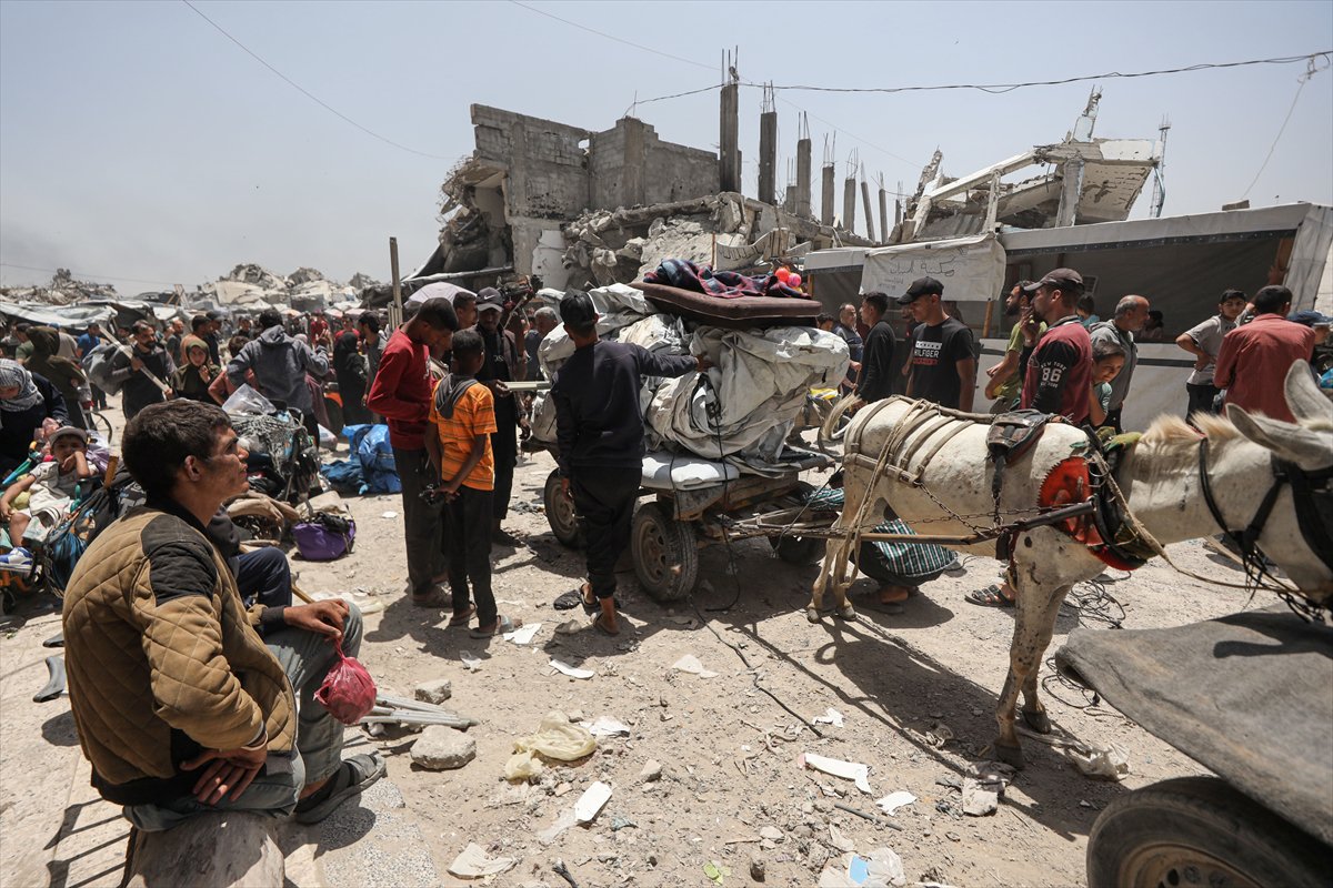 Gazze'de halk güvenli bölgelere göç etmeye başladı