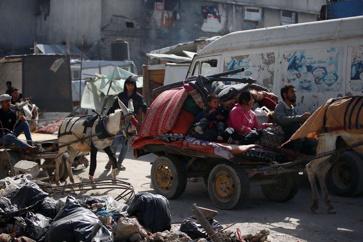 Gazze'de halk güvenli bölgelere göç etmeye başladı