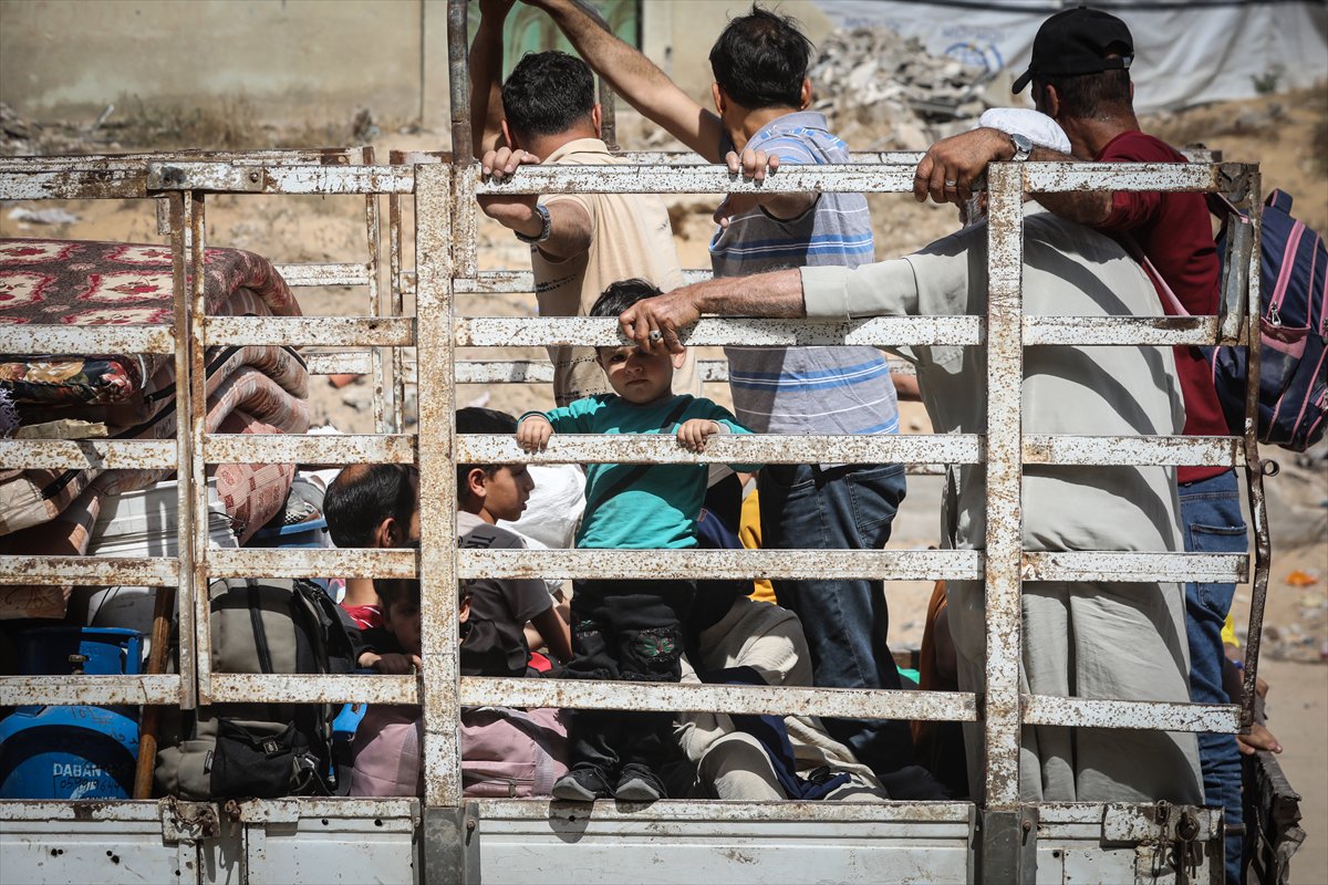 Gazze'de halk güvenli bölgelere göç etmeye başladı