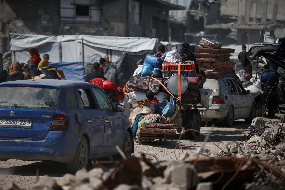 Gazze'de halk güvenli bölgelere göç etmeye başladı