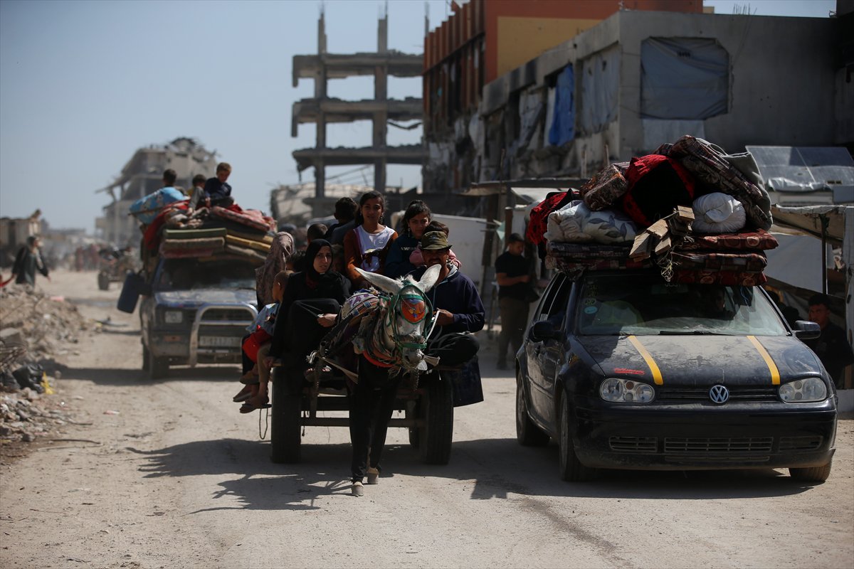Gazze'de halk güvenli bölgelere göç etmeye başladı