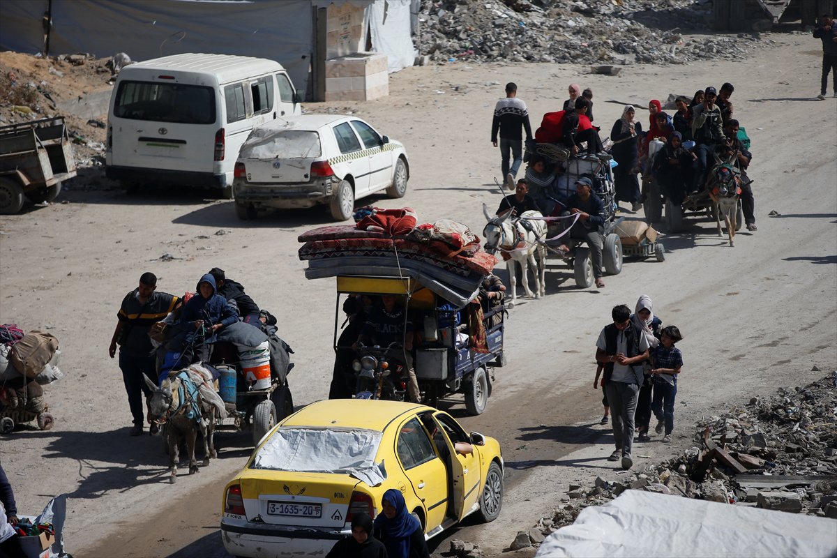 Gazze'de halk güvenli bölgelere göç etmeye başladı